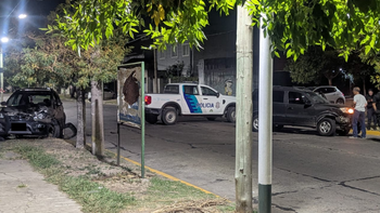 Monte Grande: fuerte choque entre dos autos dejó un herido