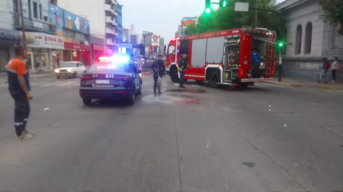 El accidente se produjo en el cruce de la calle Sáenz y la Av. H. Yrigoyen, Lomas de Zamora. 