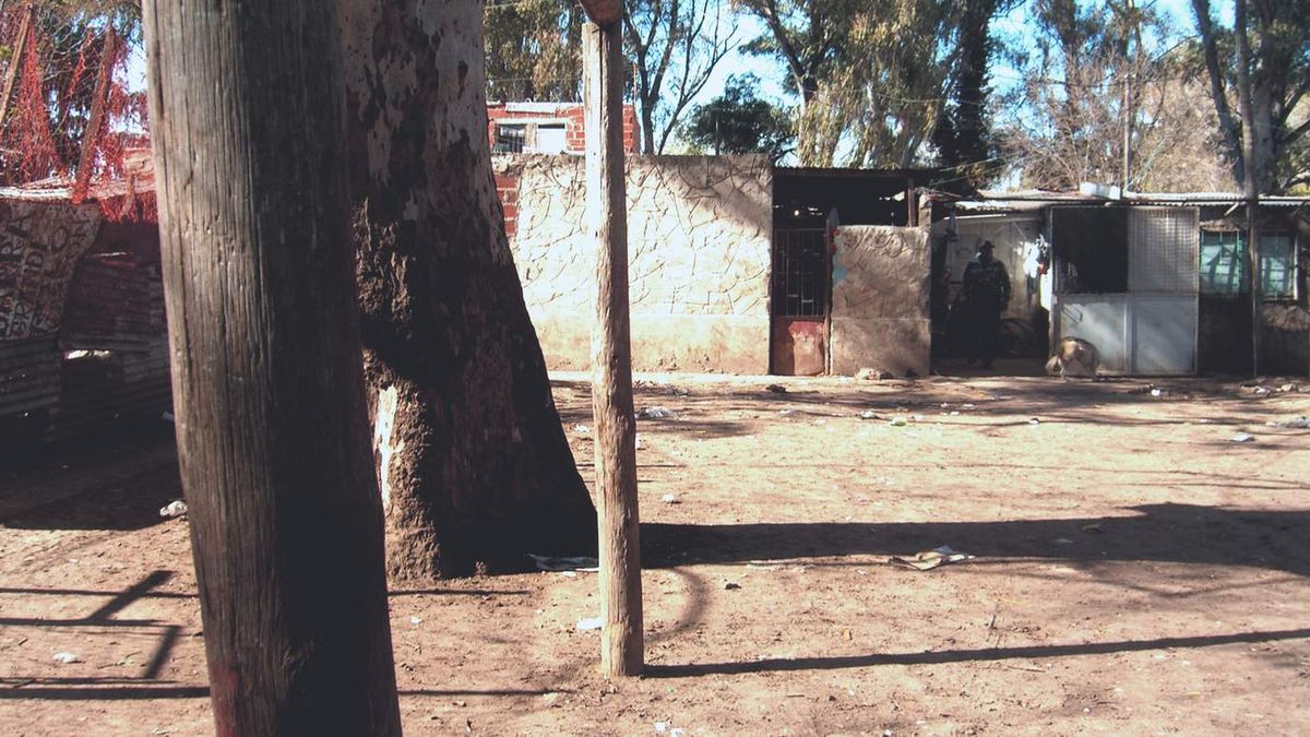 La casa donde creció el Kun Agüero en Quilmes. Estaba frente a una cancha de fútbol.