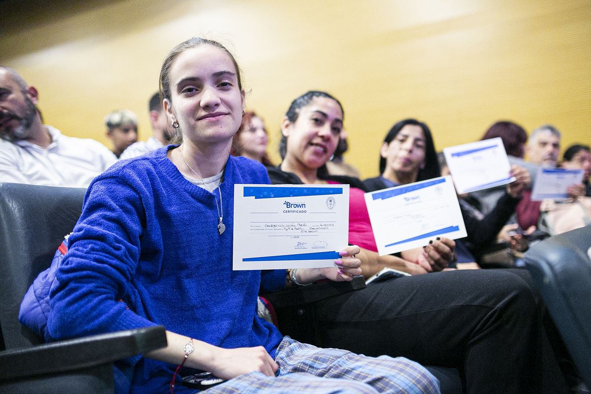 Los vecinos de Almirante Brown recibir&aacute;n diplomas una vez finalizados los cursos.