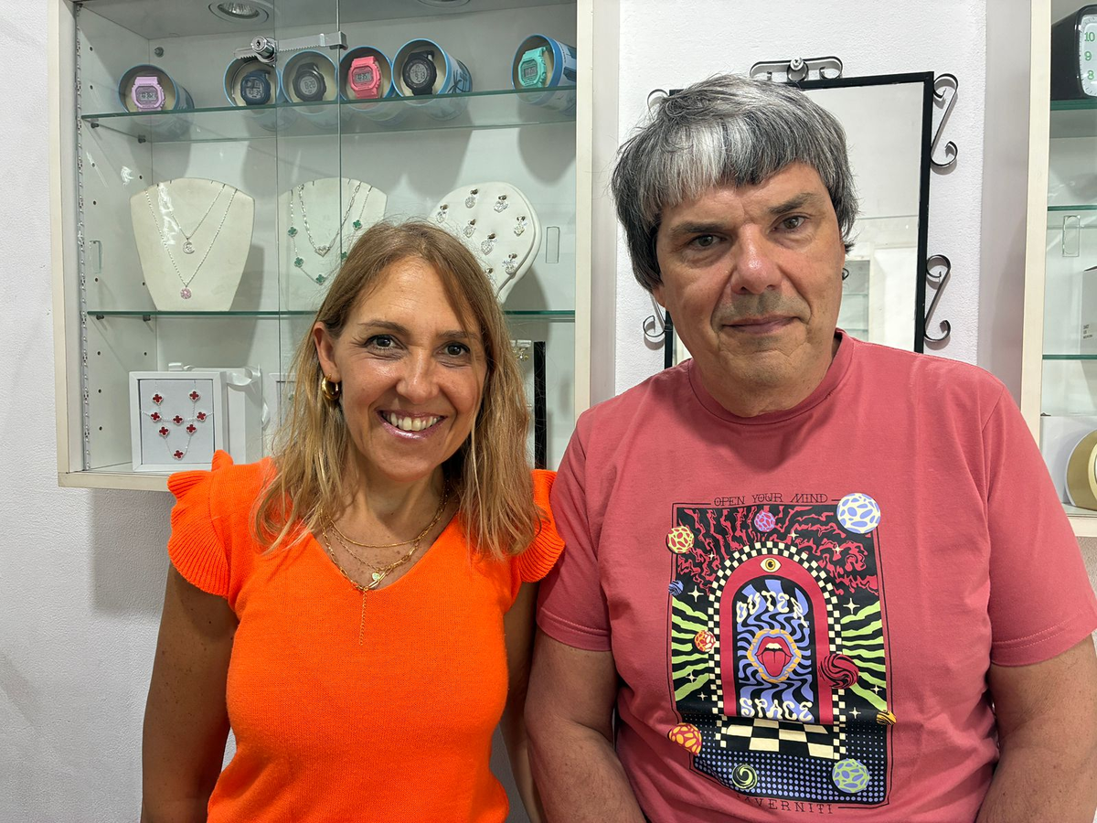 Claudia y Marcelo son vecinos de Luis Guillón, y aseguran que la zona les brinda todo lo necesario para seguir trabajando.