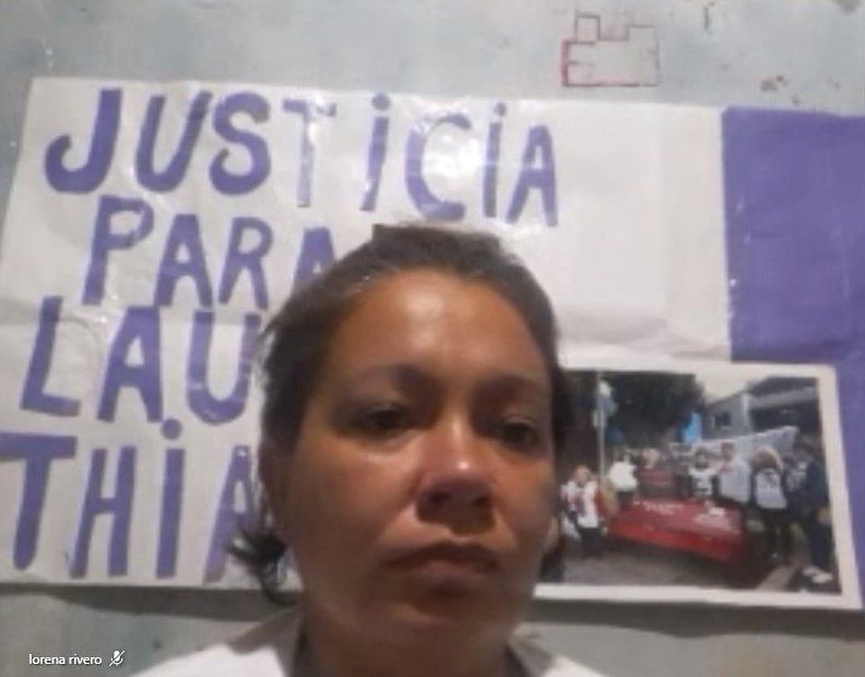 Lorena durante la audiencia virtual del juicio por el femicidio de Laura Rivero. Hoy lucha contra la violencia de género.