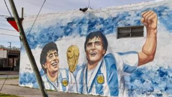 Burzaco: homenajearon a Maradona y al Negro Enrique con un mural