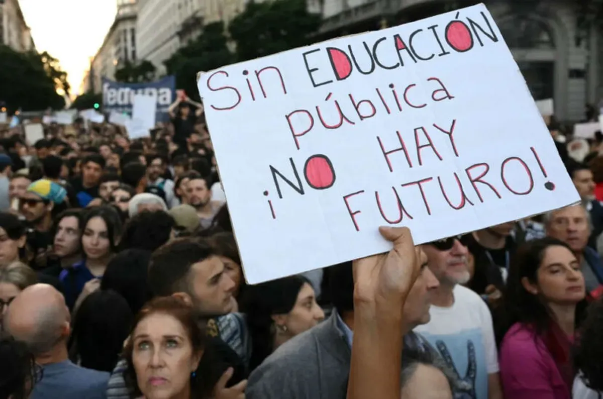 Estudiantes, docentes y rectores volver&aacute;n a movilizarse para exigir la aplicaci&oacute;n de la Ley de Financiamiento Universitario.