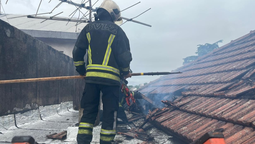 devastador incendio de una vivienda en banfield: una vecina perdio todo devastador incendio de una vivienda en banfield: una vecina perdio todo