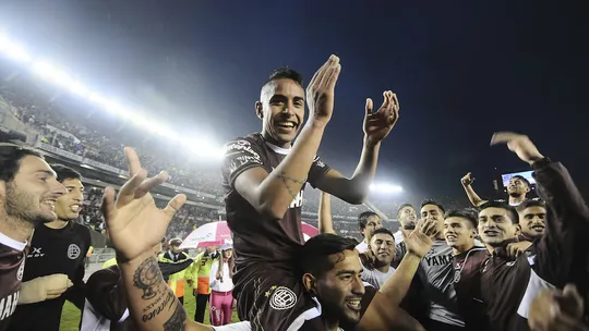 A los 32 años, y acechado por lesiones, se retiró un campeón con Lanús que jugó con Messi en la Selección