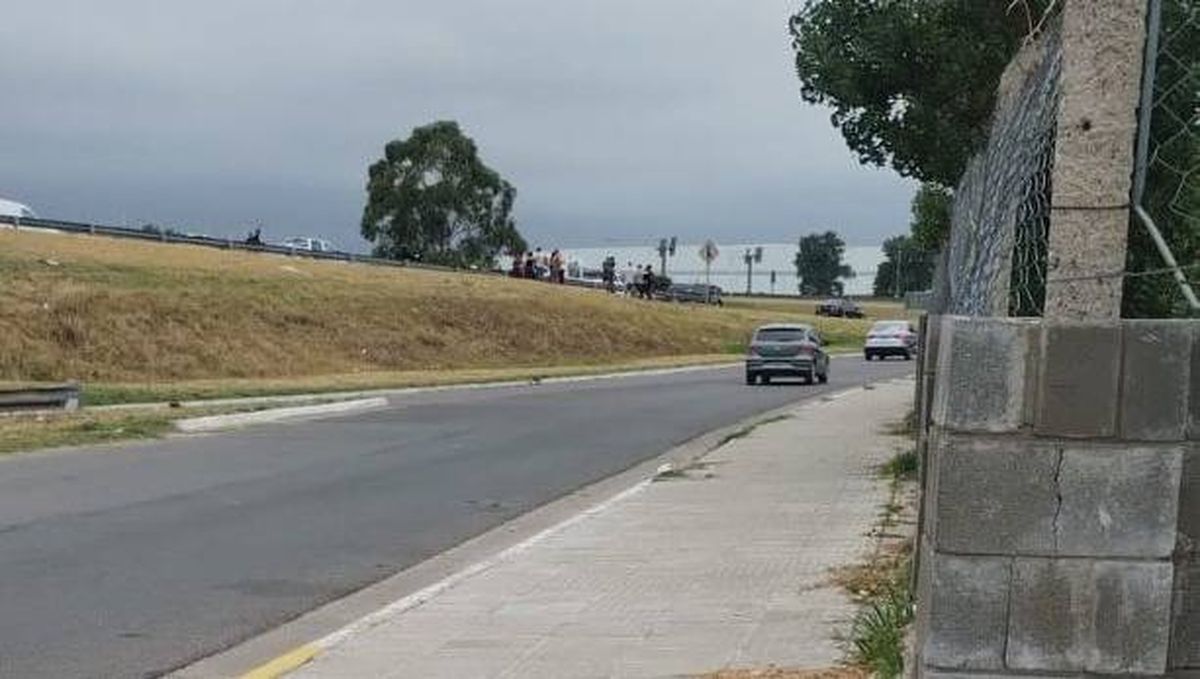 El accidente ocurrió frente al barrio Madres en Ezeiza.