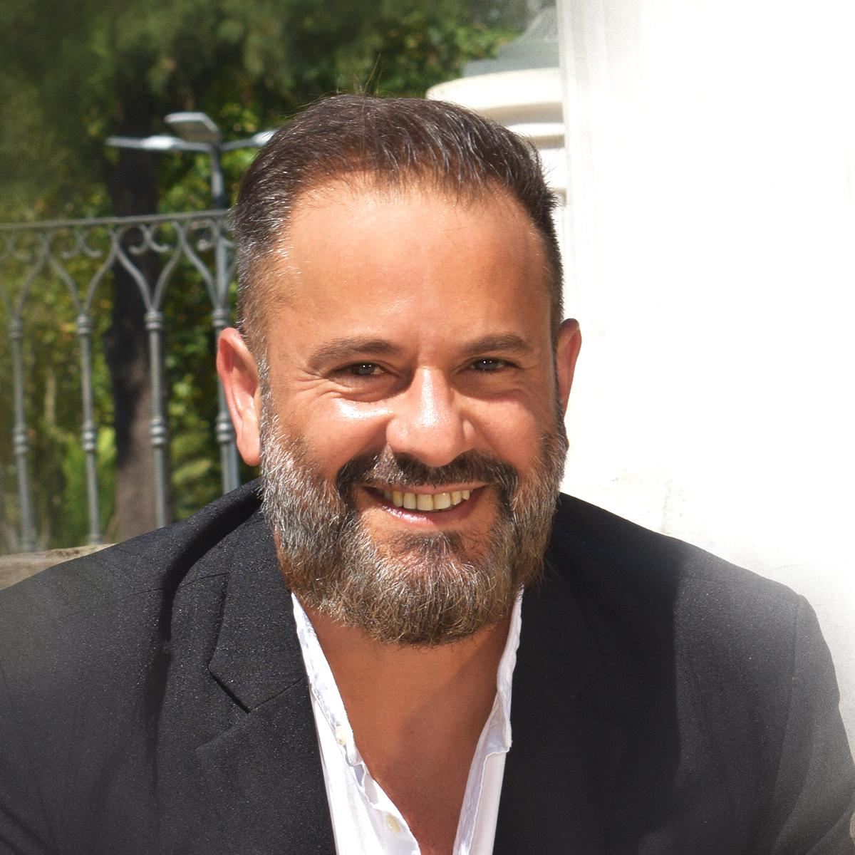 Mariano Malti es cantante l&iacute;rico y profesor de portugu&eacute;s en San Vicente.