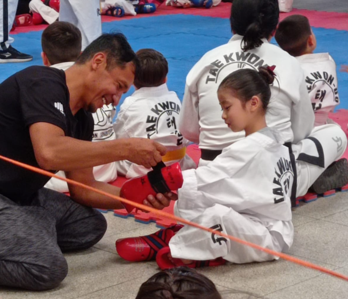La vecina se consagró campeona en formas y también obtuvo un segundo puesto en lucha individual. 