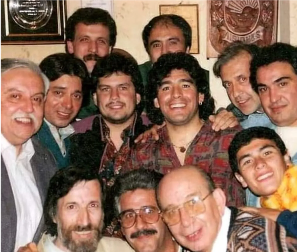 Diego junto a miembros de la Comisi&oacute;n Directiva.