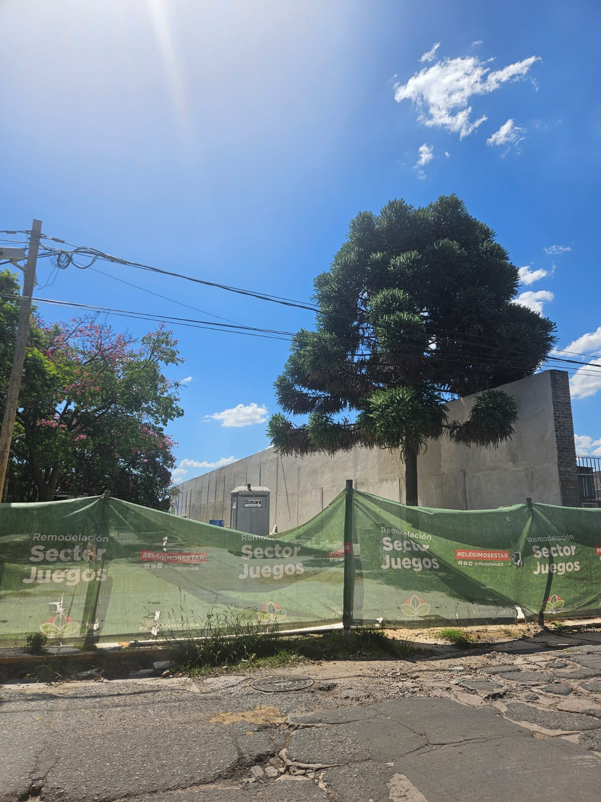 Este espacio es utilizado principalmente por los alumnos del Polivalente de Arte, por lo cual lleva ese nombre.