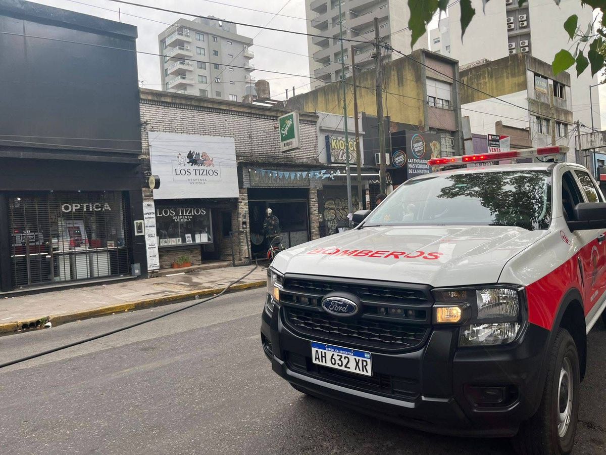 El comercio estaba cerrado al momento del incendio ocurrido sobre la calle Meeks.