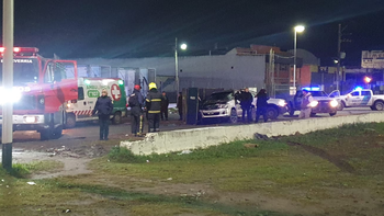 Fatal accidente en 9 de Abril sobre Camino de Cintura: una camioneta volcó y murió su conductor