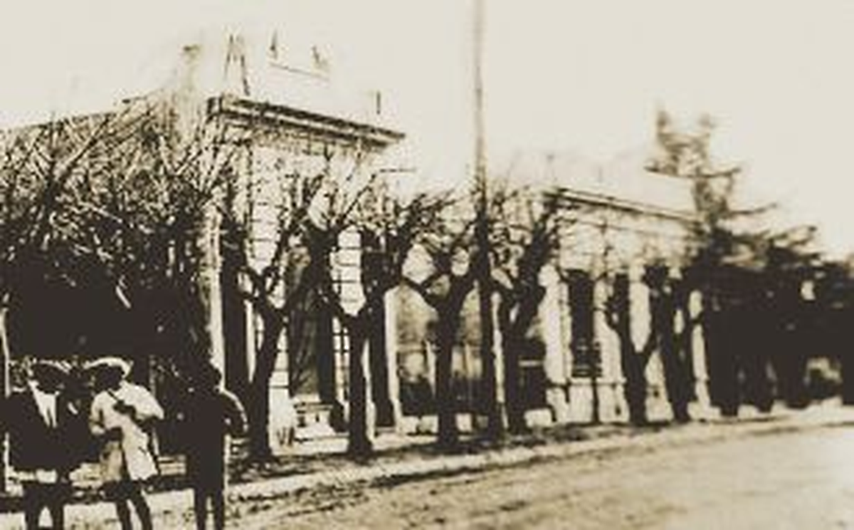 Fotograf&iacute;a antigua del edificio donde actualmente se encuentra &ldquo;El Tel&eacute;grafo&rdquo;, tomada por Leopoldo Mannucci.&nbsp;&nbsp;