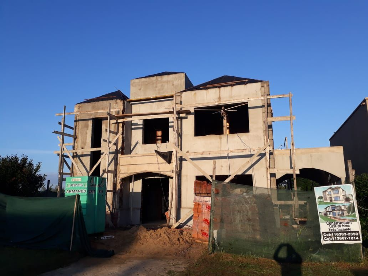 La incertidumbre por los precios en la construcción es total y los vecinos de Canning prefieren esperar a un mejor panorama.