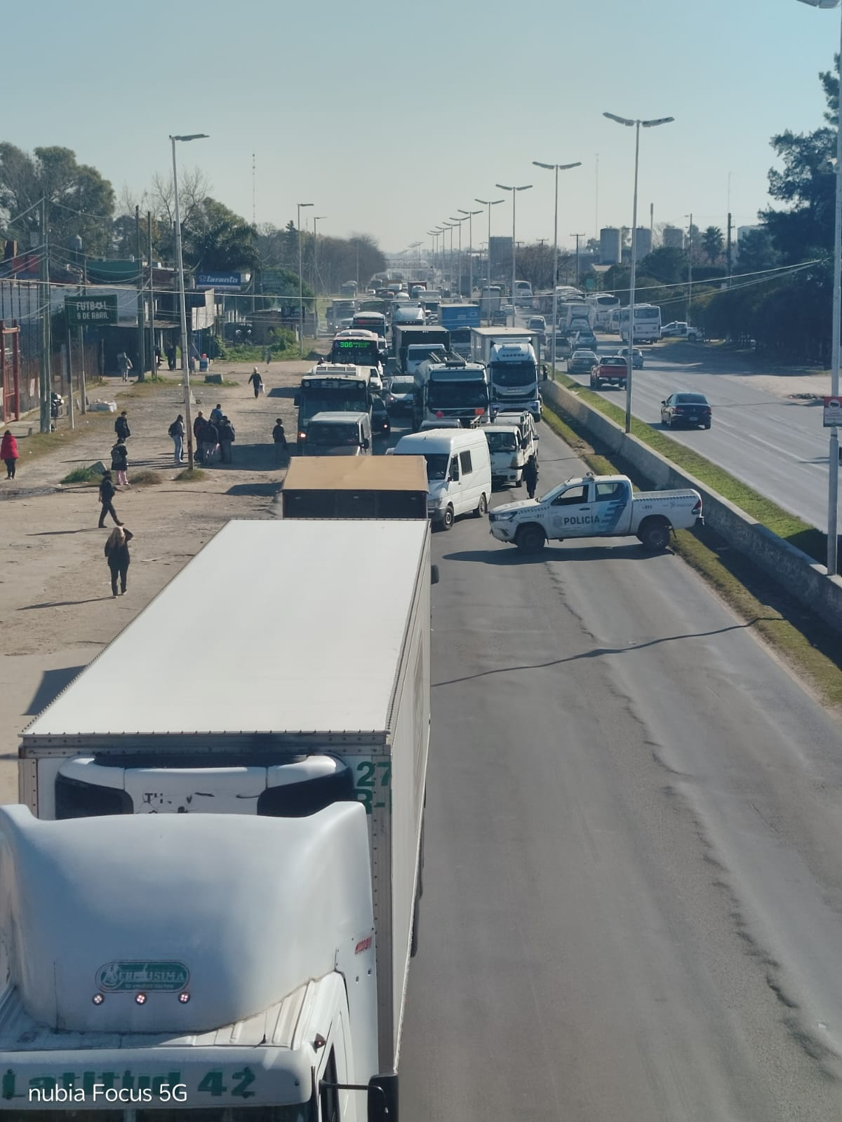 Tras el hecho, hay importantes demoras en el tránsito sobre Camino de Cintura.
