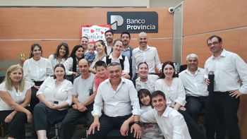 Emoción en el Banco Provincia de San Vicente por la jubilación de Gustavo García