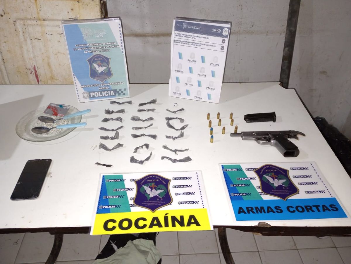 Más de 70 envoltorios de cocaína fueron incautados de una de las bandas que las distribuía en Esteban Echeverría.