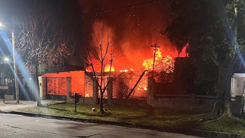 Feroz incendio de una vivienda en Temperley: temor en los vecinos