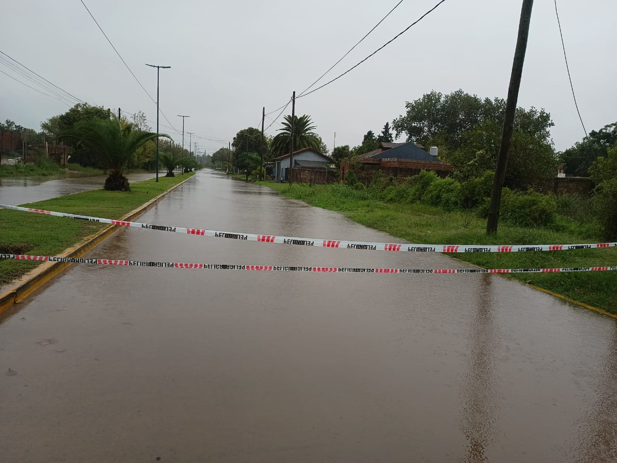 El paso interrumpido en la avenida 9 de Julio en el centro de San Vicente.