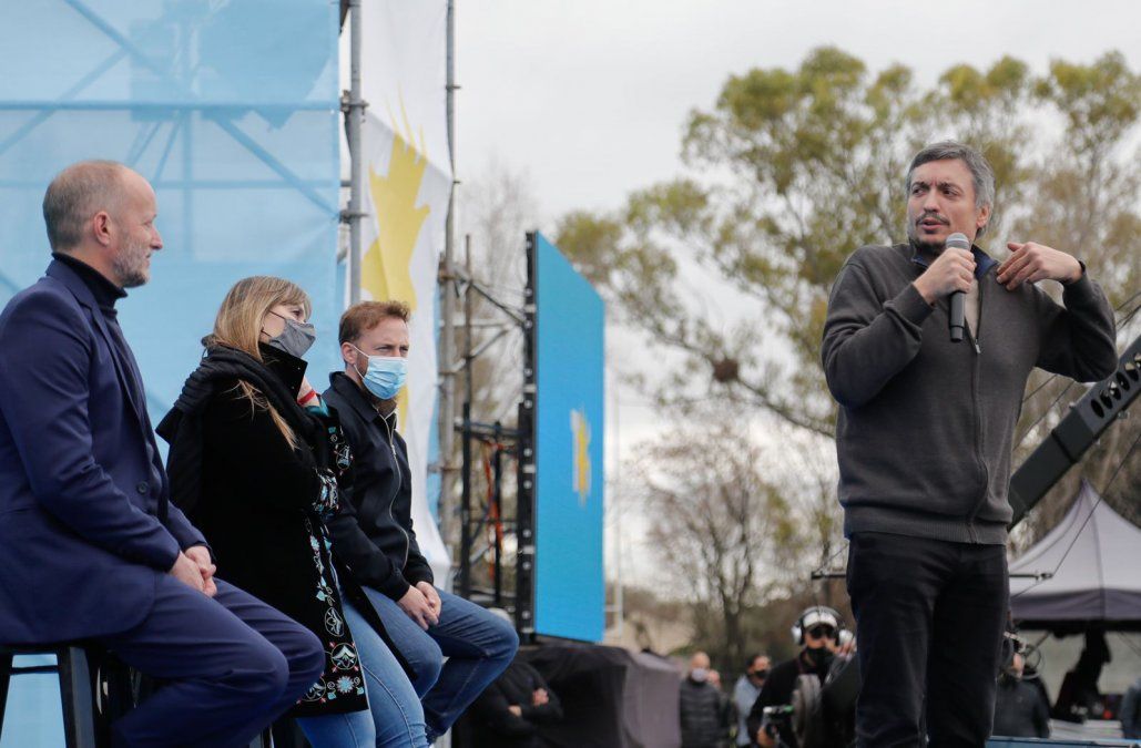 Máximo Kirchner habla en Lomas de Zamora.