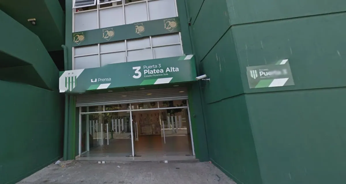 Puerta 3 del estadio de Banfield. 
