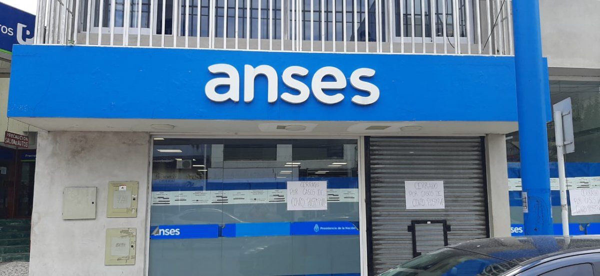 Cerr&oacute; Anses.&nbsp;En la puerta de la sede de Monte Grande colocaron carteles que alertan sobre "Covid-19 positivo", aunque todav&iacute;a no lleg&oacute; el resultado del hisopado. De esta forma notificaron a los vecinos que ten&iacute;an turno.