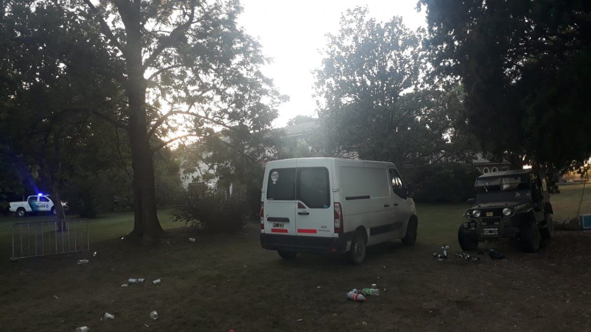 Masiva fiesta clandestina en la quinta "Las Vueltas de Robinson", en Almirante Brown