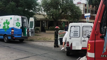 Longchamps: choque entre un auto y una camioneta dejó un herido