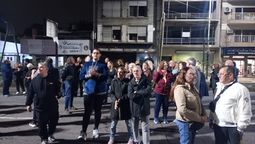 lanus: vecinos marcharon a la municipalidad para reclamar por la inseguridad
