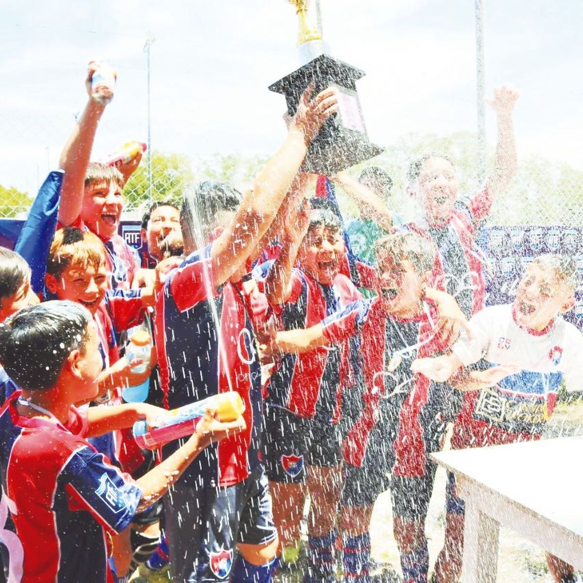 El festejo de las categorías infantiles del Club Deportivo San Vicente. 