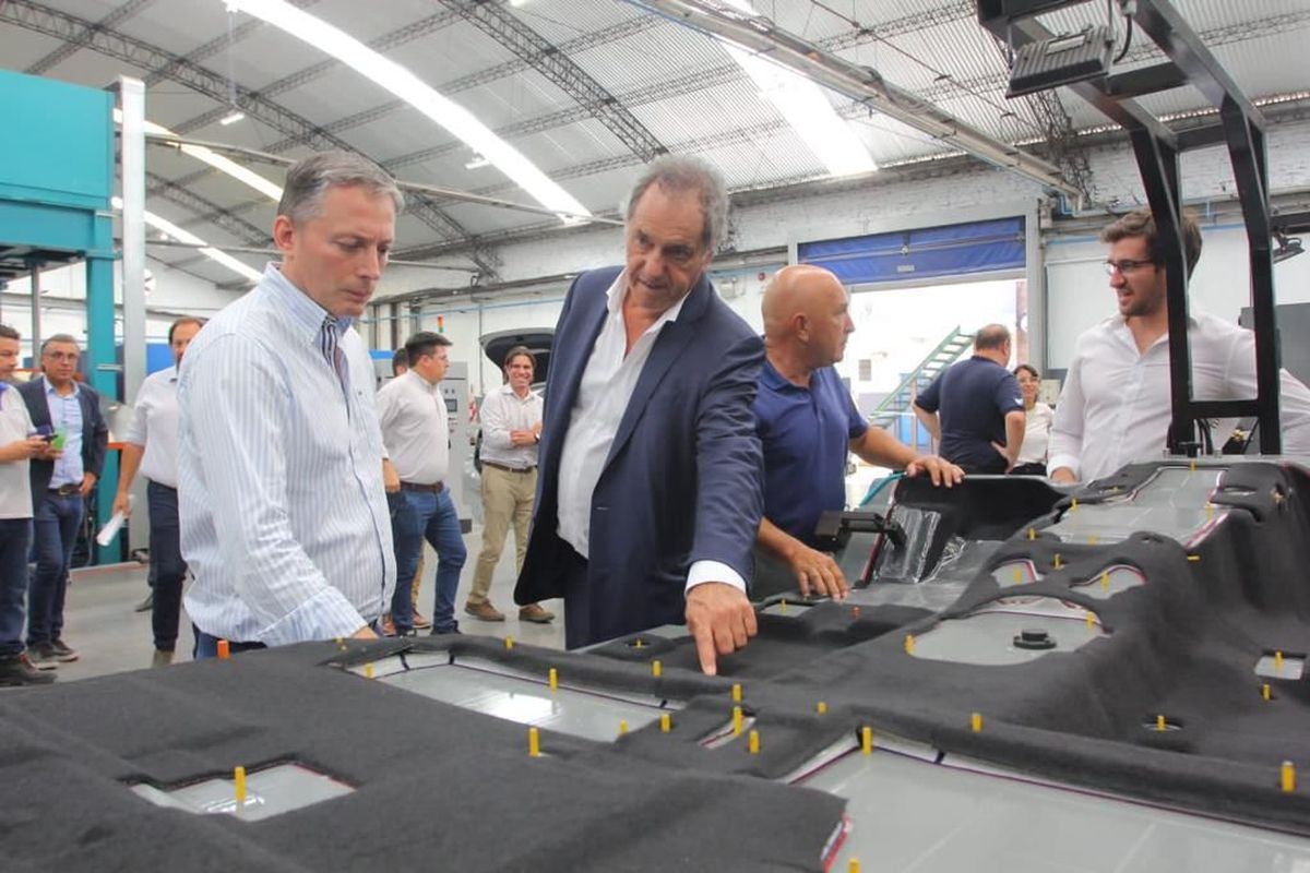 Fernando Gray y Daniel Scioli recorrieron una fábrica en Esteban Echeverría.