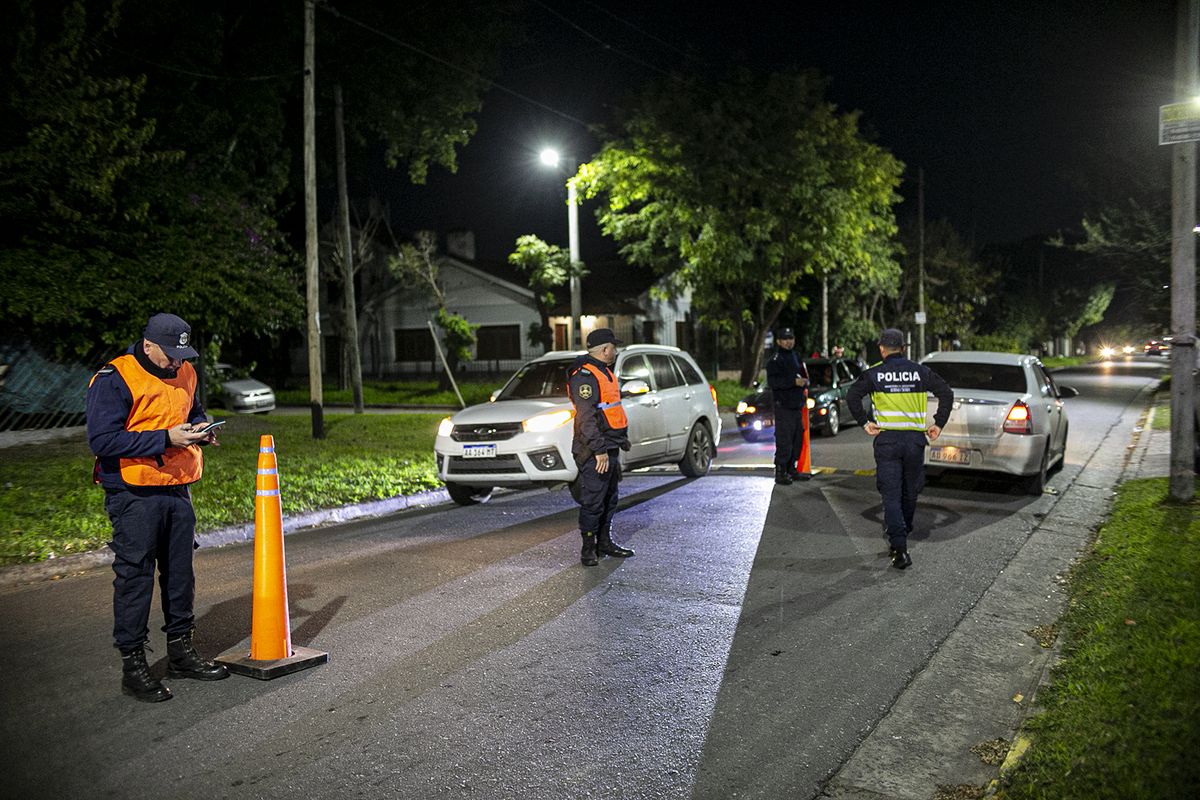 Operativos de saturaci&oacute;n policial en Almirante Brown.