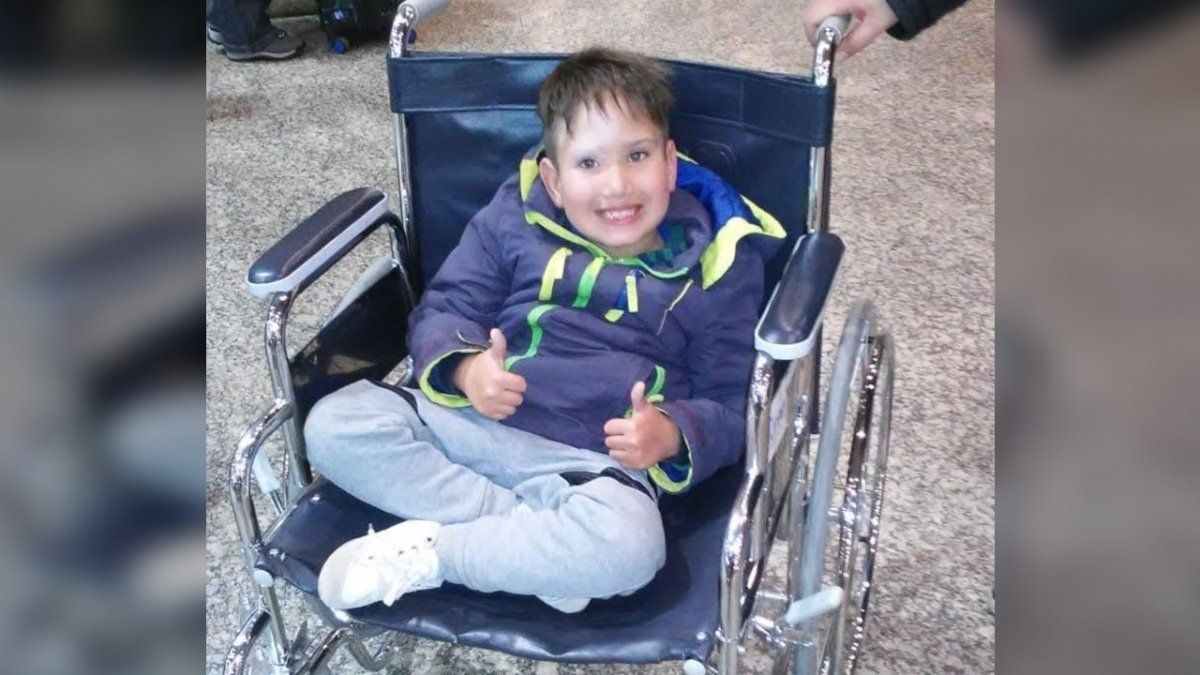 Todos por Nahuel: tiene 9 años, es de Burzaco y necesita una ayuda para volver a caminar