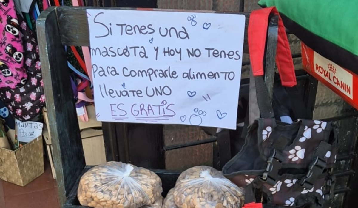 El mensaje en donde están las bolsas con alimentos balanceados.
