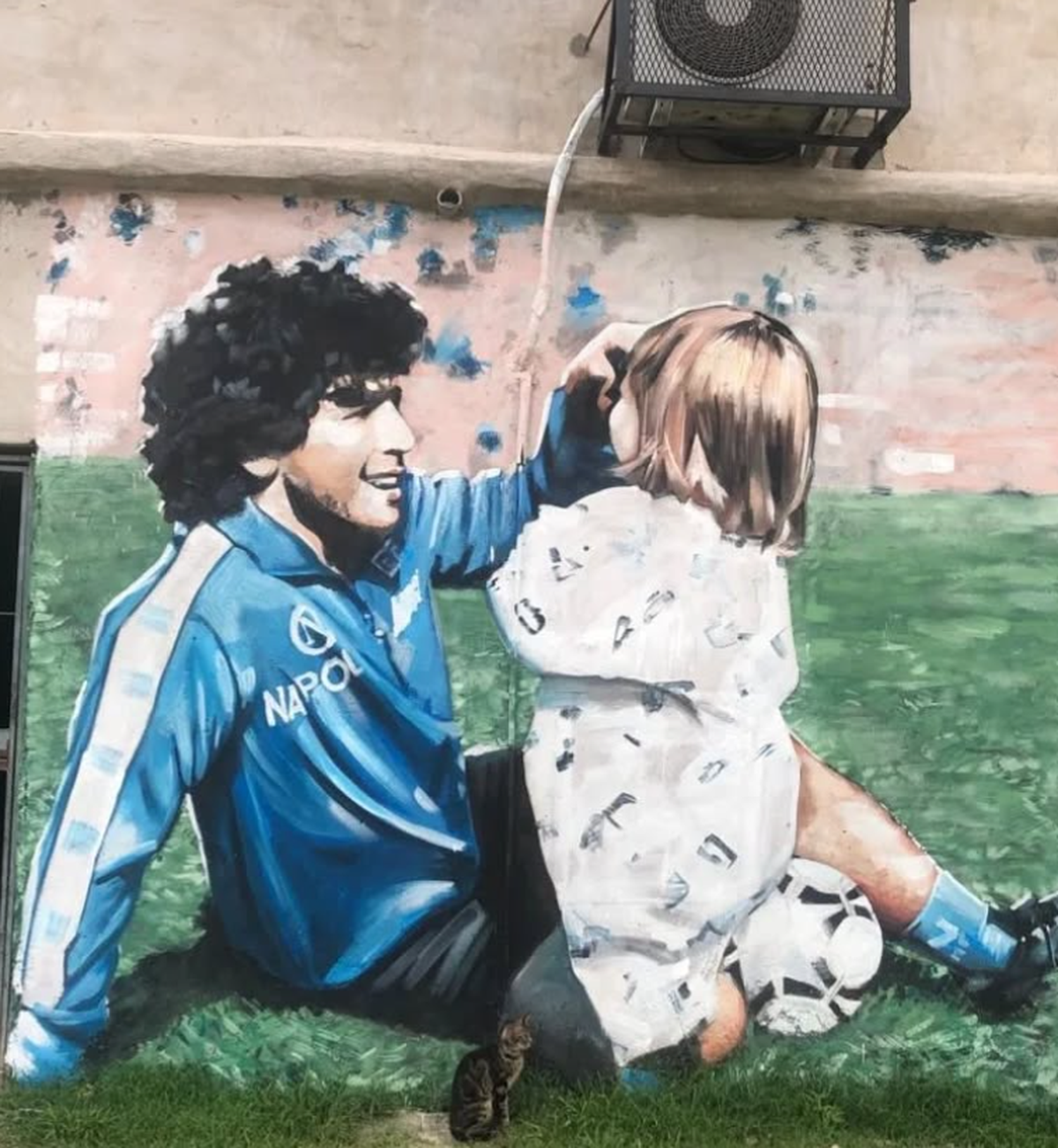Diego Armando Maradona, uno de los íconos que Muro Sur lleva a sus murales y eje del proyecto que el colectivo de Lomas proyecta en Nápoles.