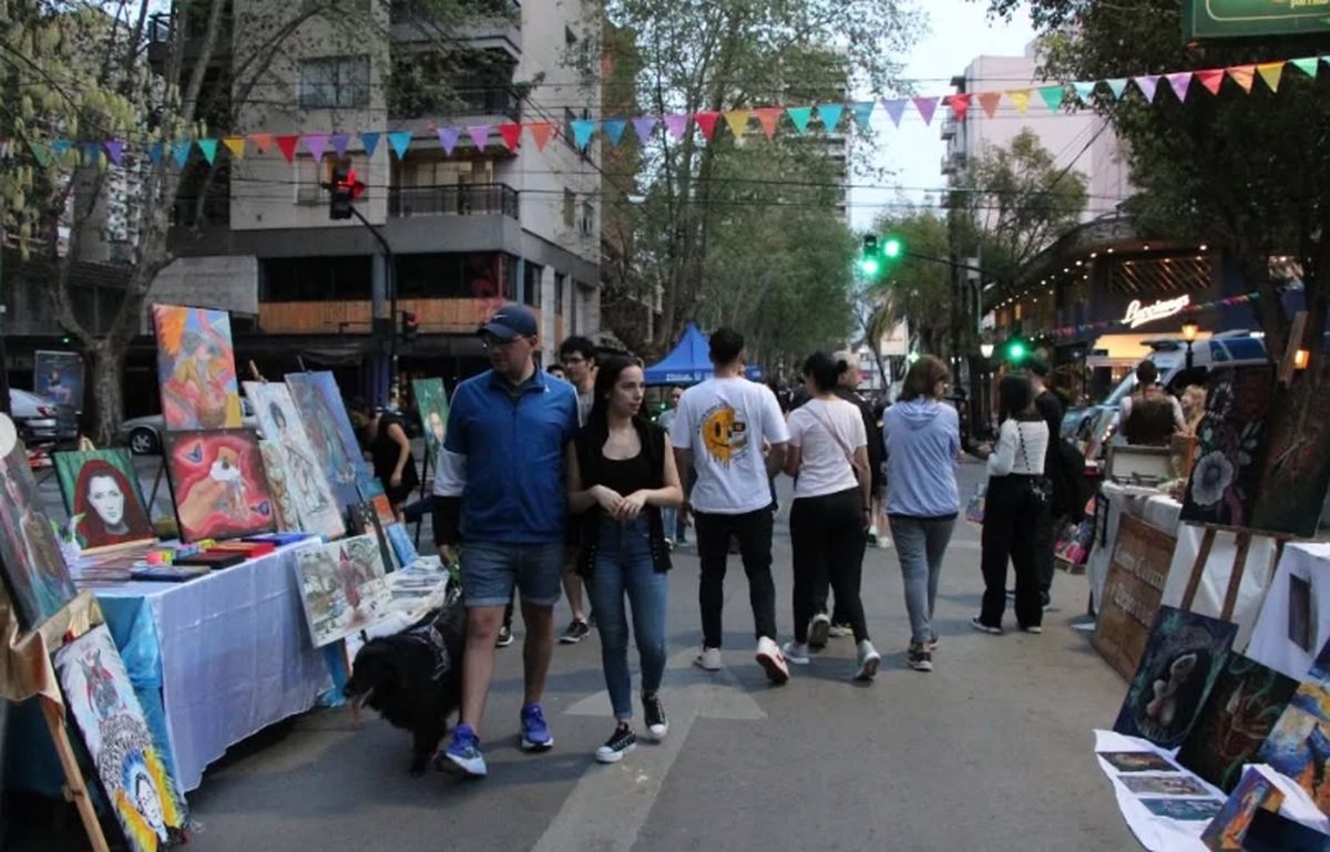 Paseo Lomitas volverá este sábado 14 desde las 17 al polo gastronómico de Lomas de Zamora, con shows en vivo, actividades culturales y puestos gastronómicos. Paseo Lomitas volverá este sábado 14 desde las 17 al polo gastronómico de Lomas de Zamora, con shows en vivo, actividades culturales y puestos gastronómicos.