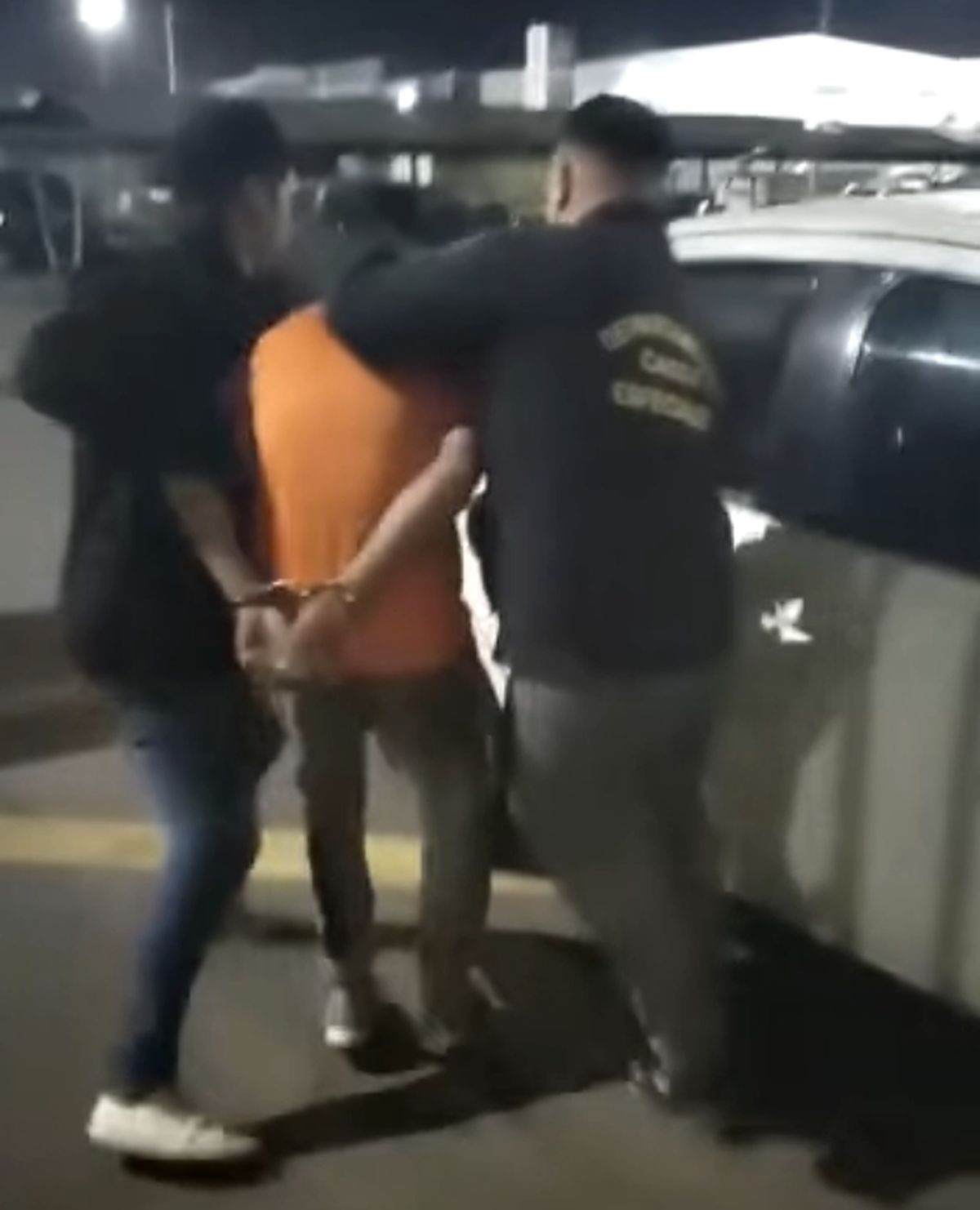 La Polic&iacute;a se lleva detenido al sospechoso de matar a Lara Fern&aacute;ndez.