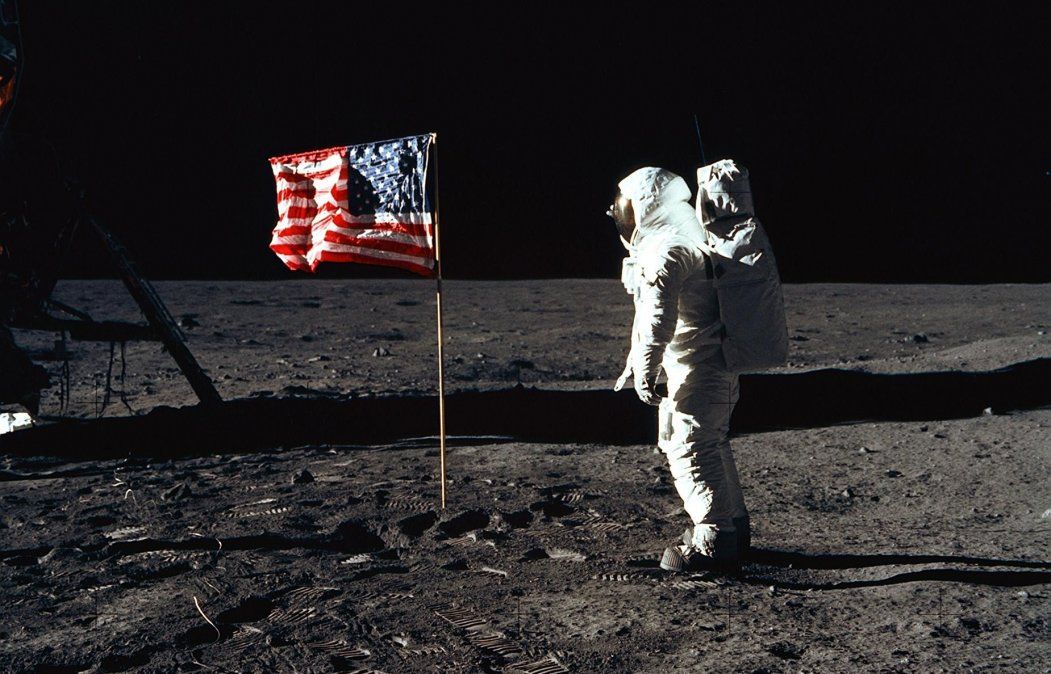 La llegada del hombre a la luna, el 20 de julio de 1969, fue la inspiraci&oacute;n para crear el D&iacute;a del Amigo.