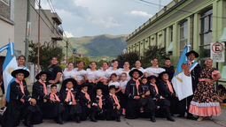 el ballet folklore y tradicion de monte grande se presento en cosquin y deslumbro al publico