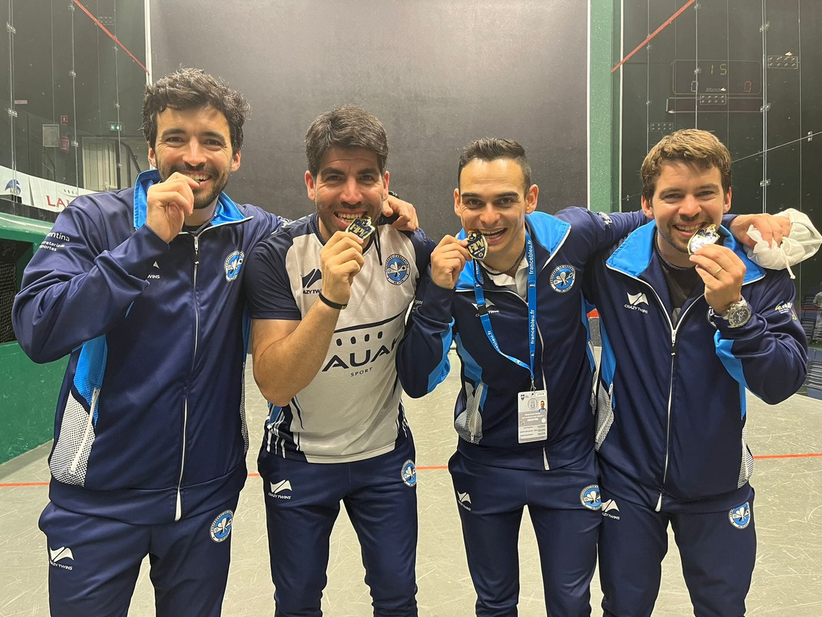 Osorio junto a sus compañeros. 