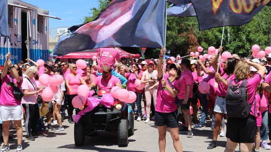 Masiva Caminata Rosa en Canning para concientizar sobre el cáncer de mama