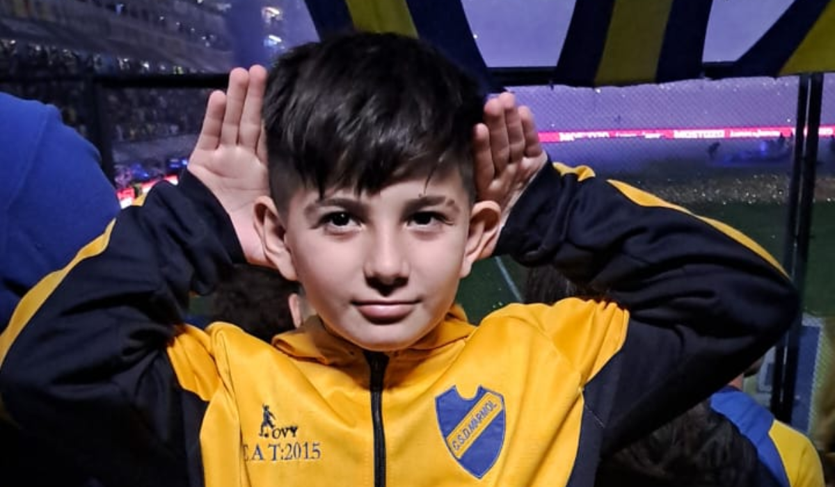 A todos lados lleva los colores de Mármol King, equipo que se encuentra en la zona B de la liga ADIAB. 