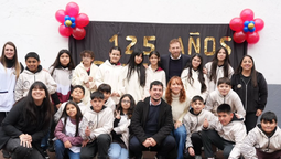 con tango y una suelta de globos, la escuela n°15 de banfield festejo sus 125 anos