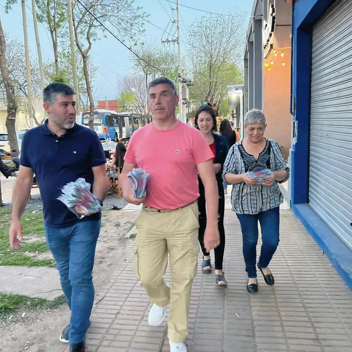 Marcelo Raimondo, de Juntos por el Cambio, recorri&oacute; comercios de Alejandro Korn esta semana.