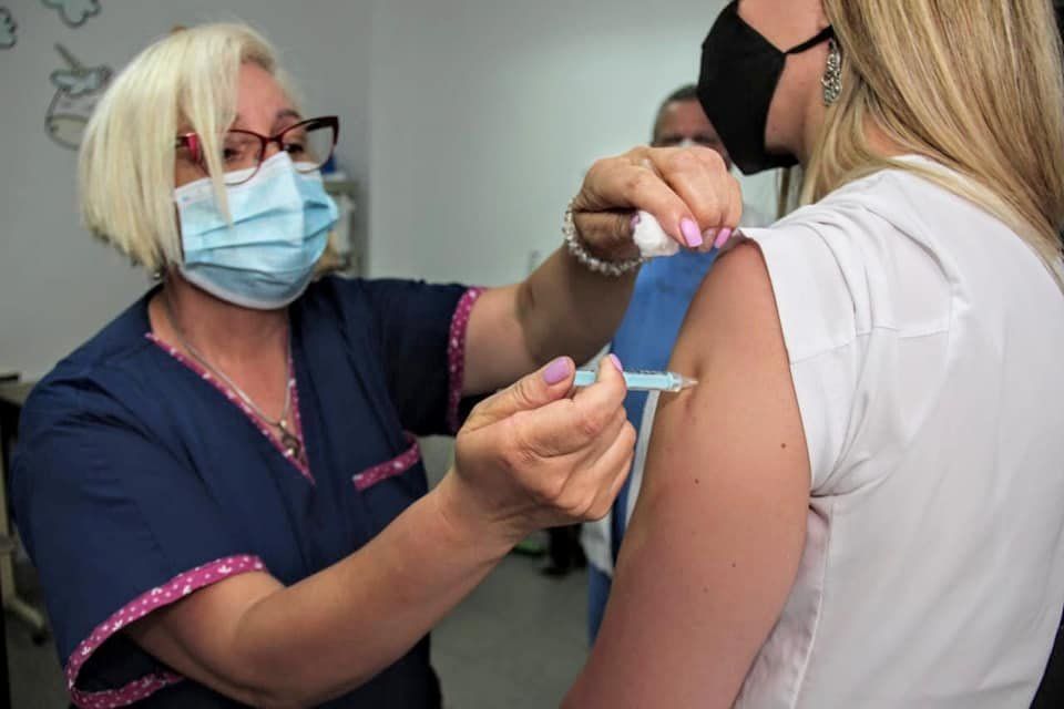 Avanza la vacunación contra el coronavirus en Lomas de Zamora.