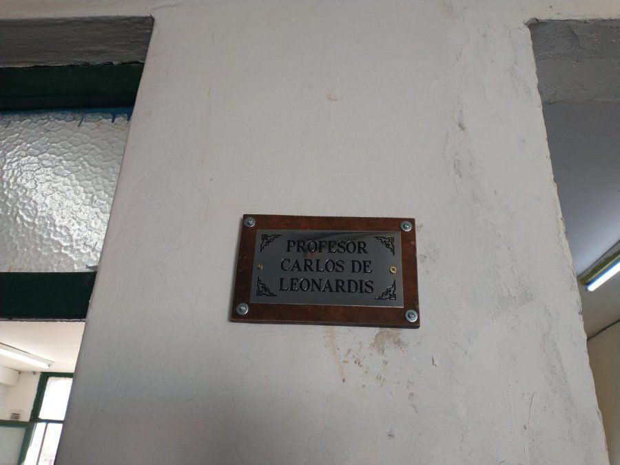 Homenaje en Temperley: colocaron una placa en recuerdo de Charly Deleo.