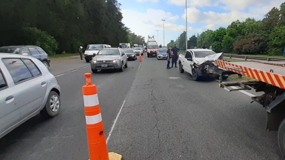 Grave accidente en la Autopista Ricchieri a la altura del Barrio Uno de Ezeiza.