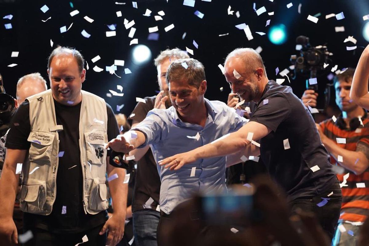 Mariano Ortega Soler, Axel Kicillof y Mart&iacute;n Insaurralde durante el cierre de campa&ntilde;a en Lomas de Zamora.