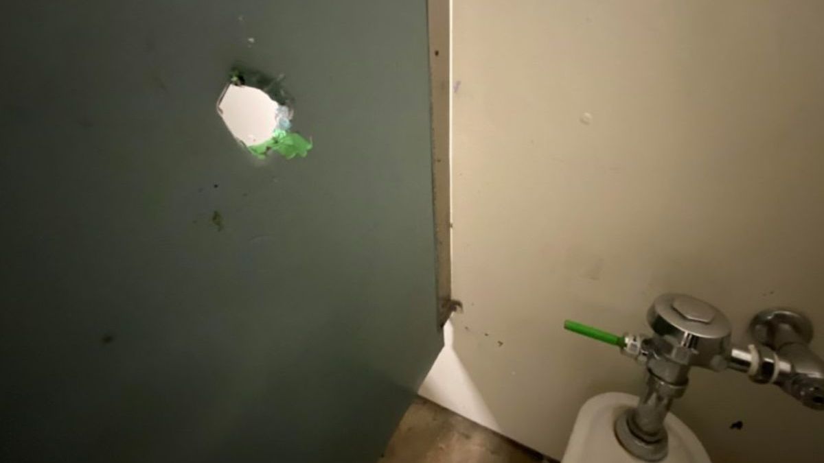 Denunciaron un glory hole en Lanús: de qué se trata esta práctica sexual